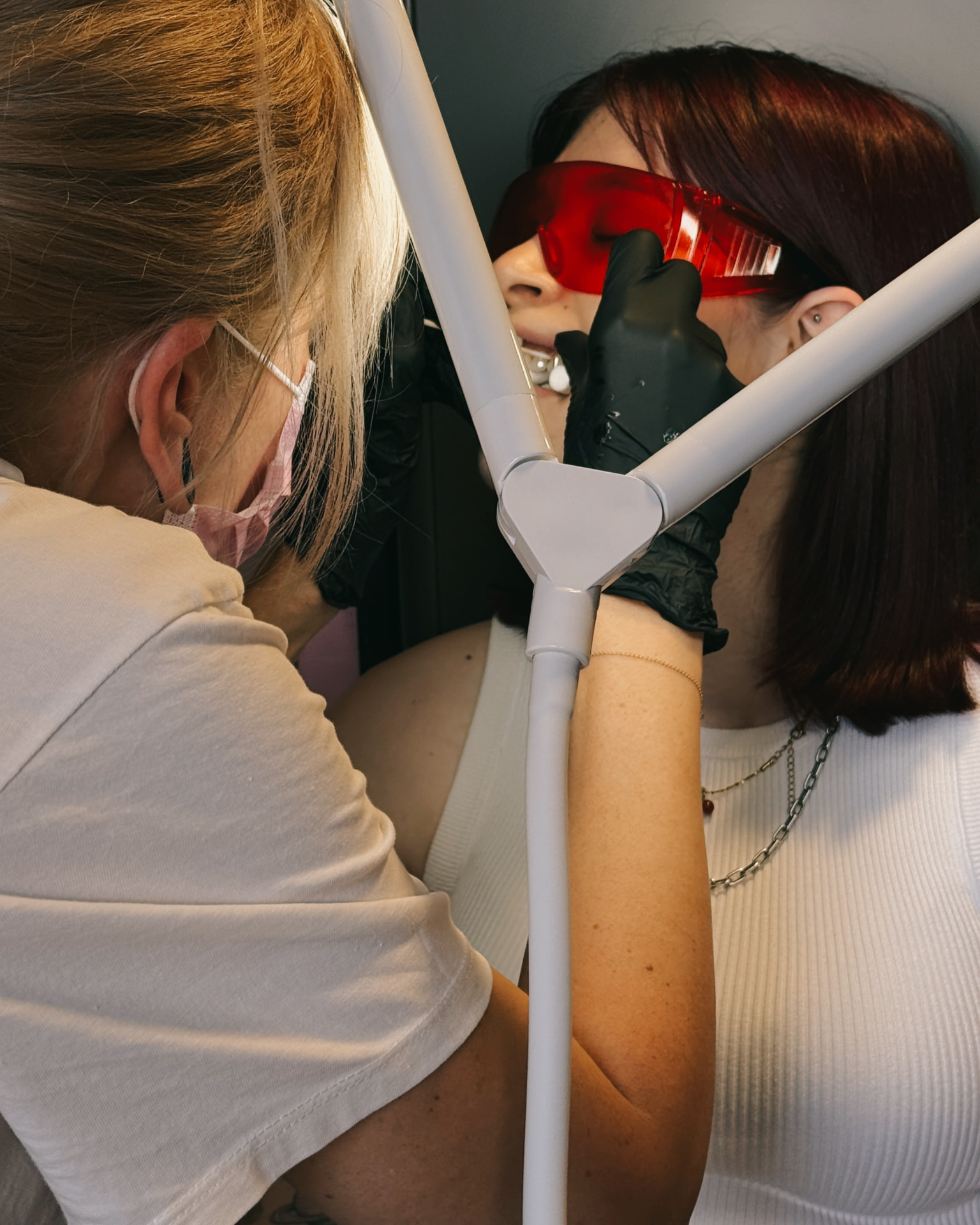 Hands-on tooth gem application practice with a model